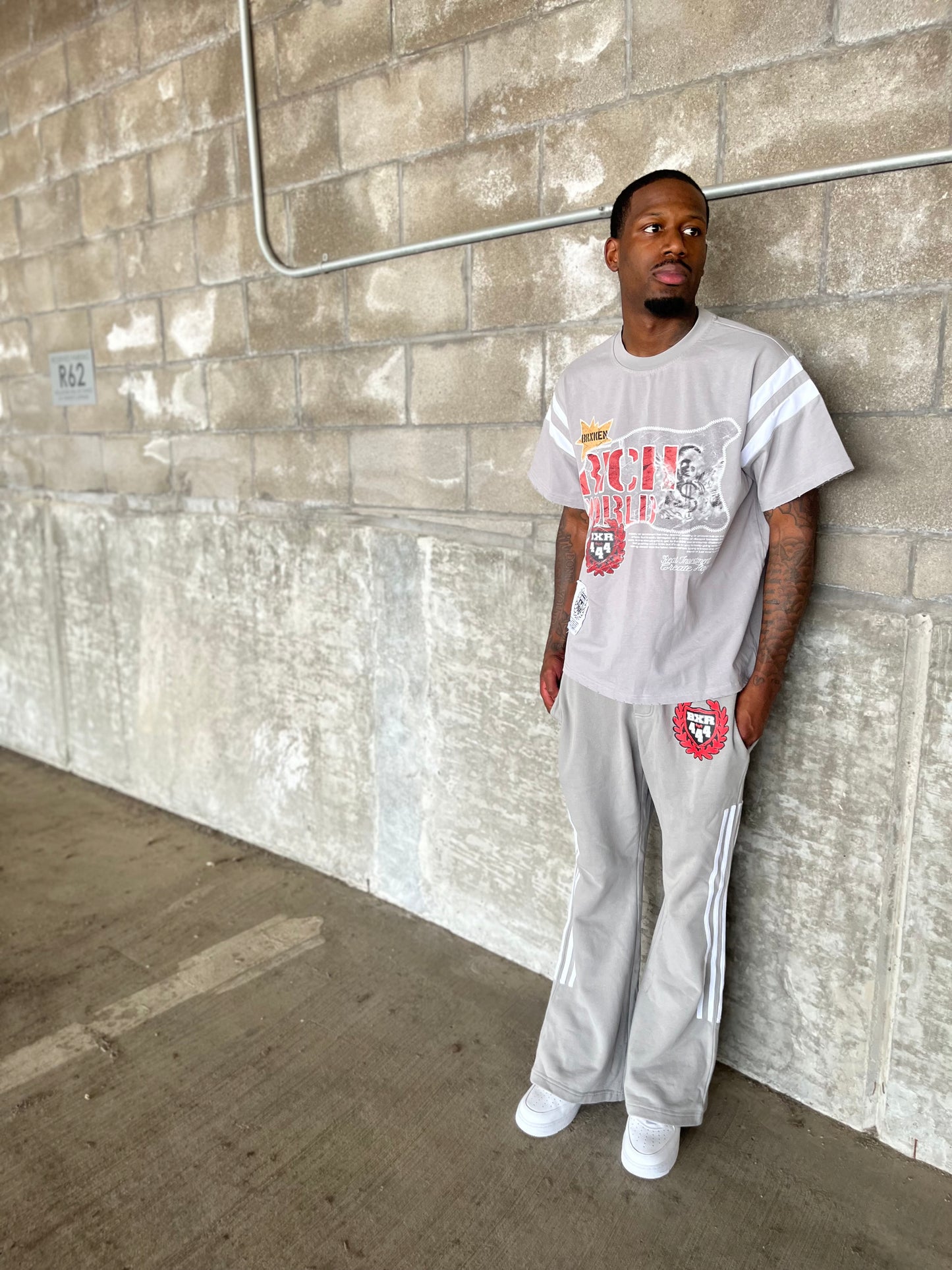 “Rich World” Flare Jogging Pants